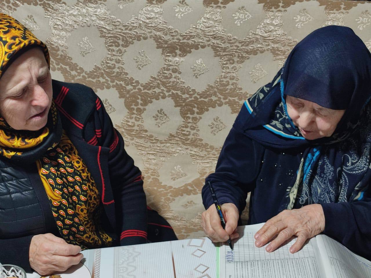 Социальный работник социального обслуживания на дому отделения № 1  Абдулкахирова Хадижат селении Килятли посетила своих подопечных с целью оказания социальных услуг.